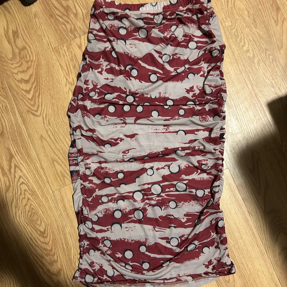 Ruched Burgundy and Gray Printed Pencil Skirt